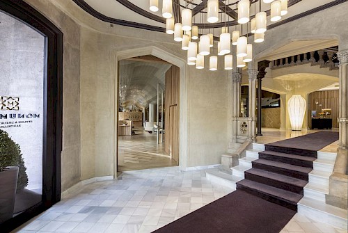 Monument Hotel entrance