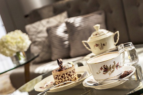 Radisson Blu Béke Hotel - Zsolnay cafe porcelain